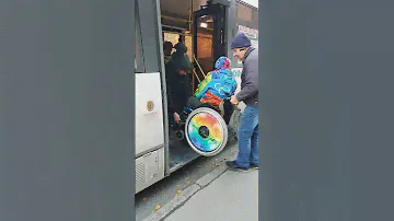 #Новосибирск В 98 автобусе есть пандус, но им не пользуются #ДоступаНет