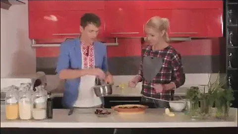 Летний пирог со сливами и манкой